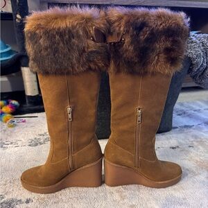UGG Wedge heel boots - LIKE NEW WITH BARELY ANY WEAR! Size 6.5